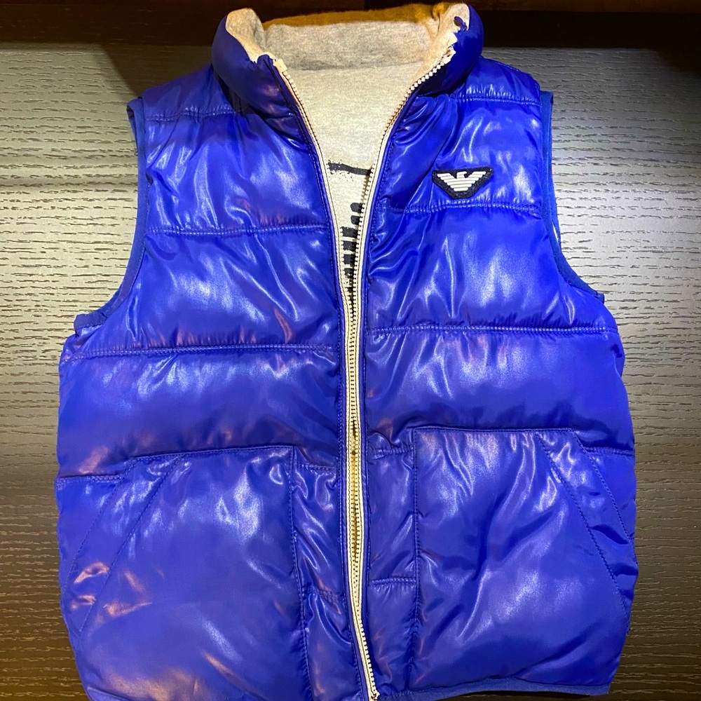 PRE OWNED ARMANI JUNIOR REVERSIBLE PUFFER VEST - BOYS SIZE 5 - BLUE/GRAY